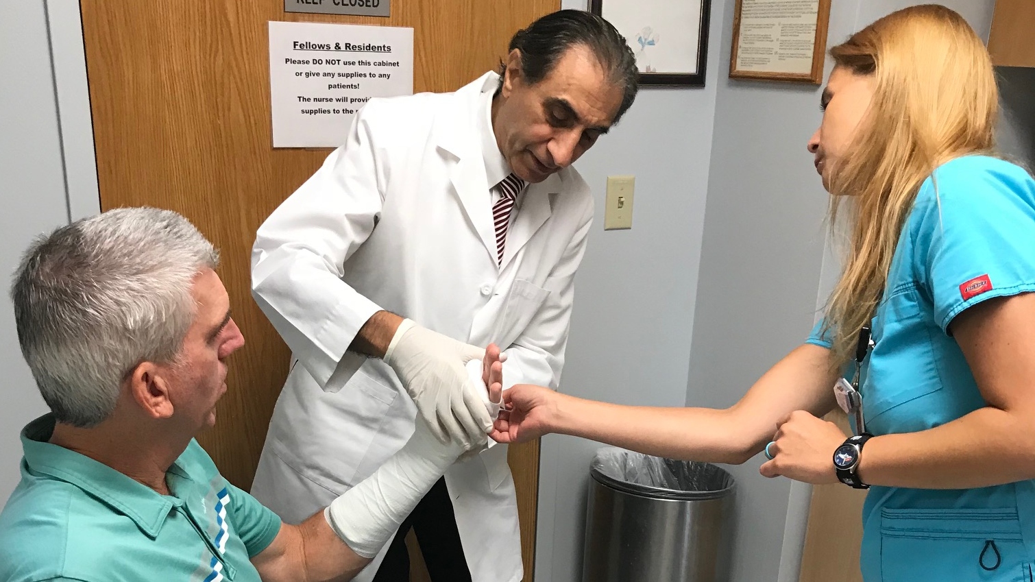 Hand surgeon putting a cast on a patient