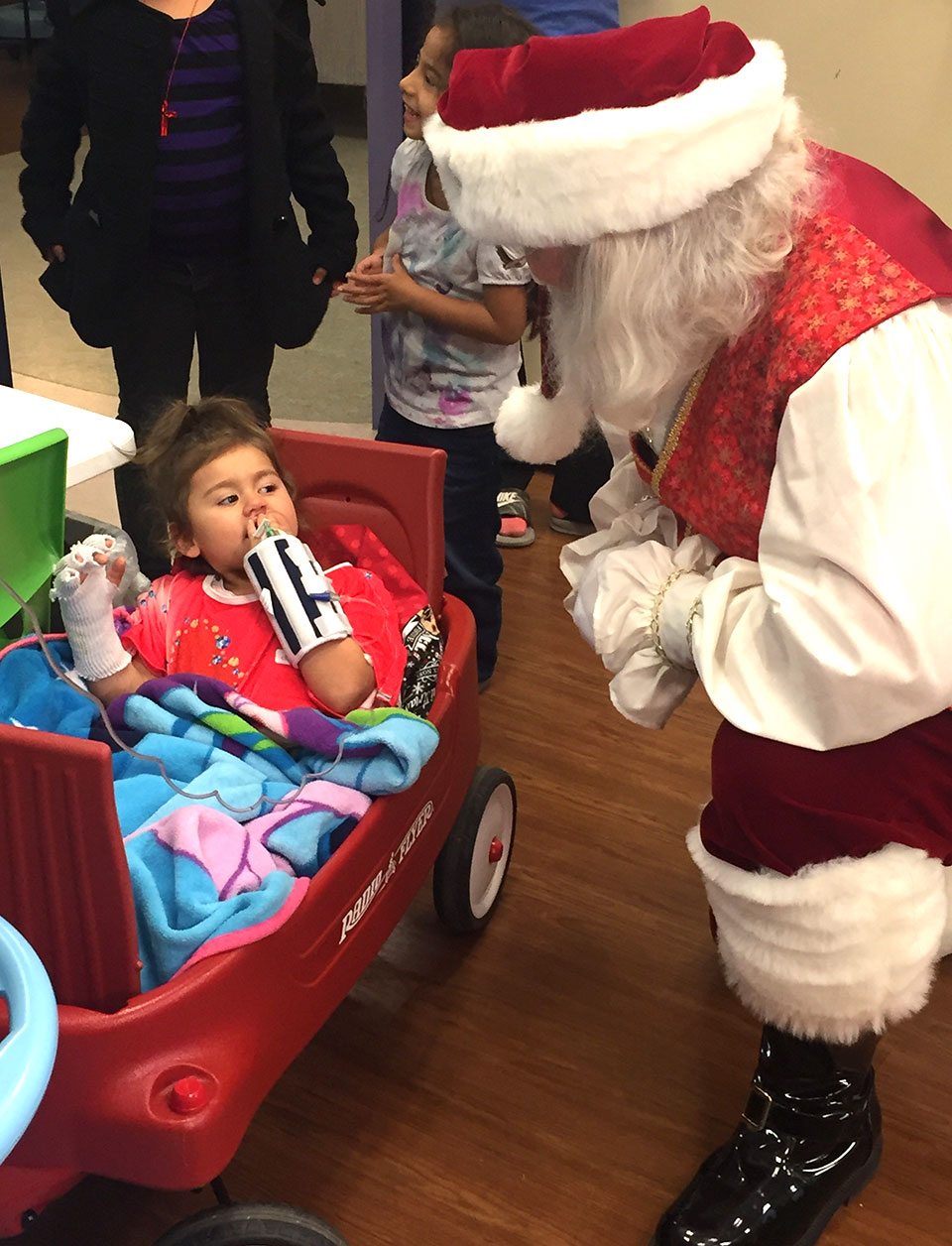 Santa visits INTEGRIS Children's Hospital