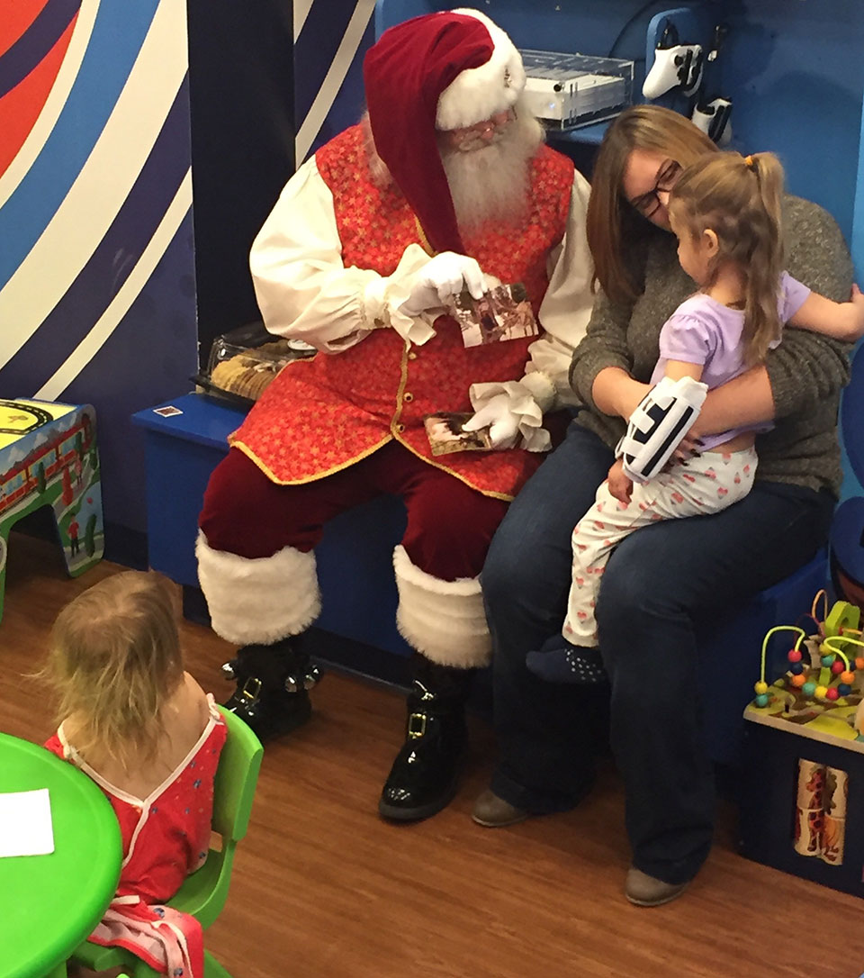 Santa visits INTEGRIS Children's Hospital